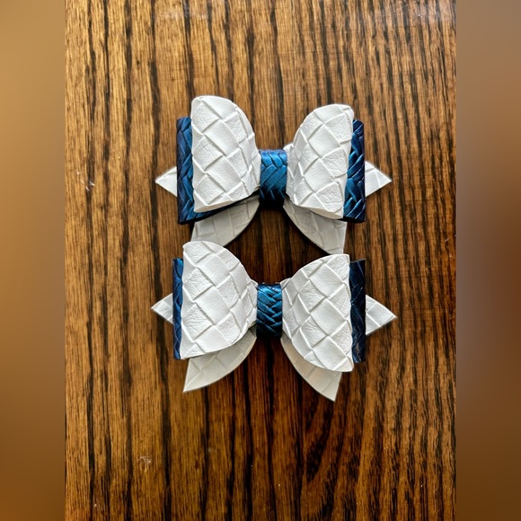 SOLD•Shoe Bow Clips - Picture 1 of 2